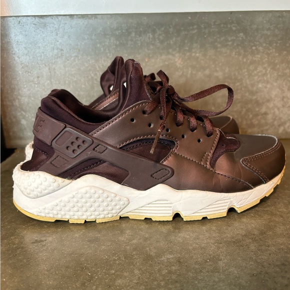 Nike Air Huarache Run Metallic Mahogany Athletic Shoes Size Women’s 8 - Picture 3 of 12